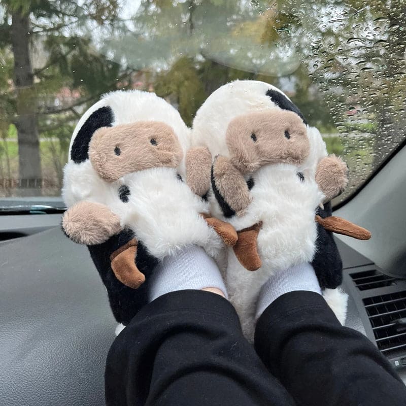 SON MÁS QUE PANTUFLAS. Son alegría de peluche para tus pies.