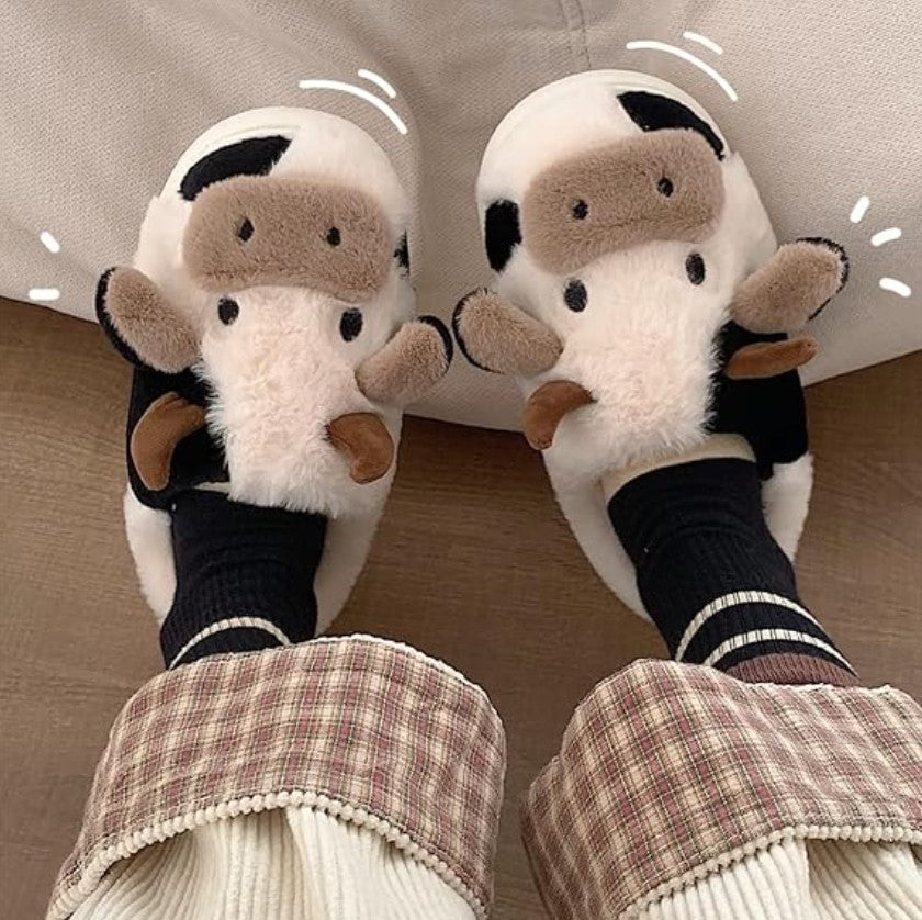 SON MÁS QUE PANTUFLAS. Son alegría de peluche para tus pies.